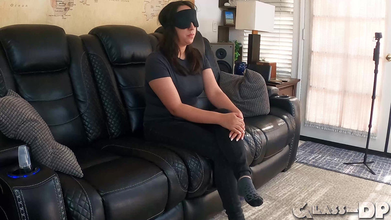 GLASSDP: Вона не хоче, щоб ти бачив її обличчя, але не проти, якщо ти дрочиш її пизду та дупу