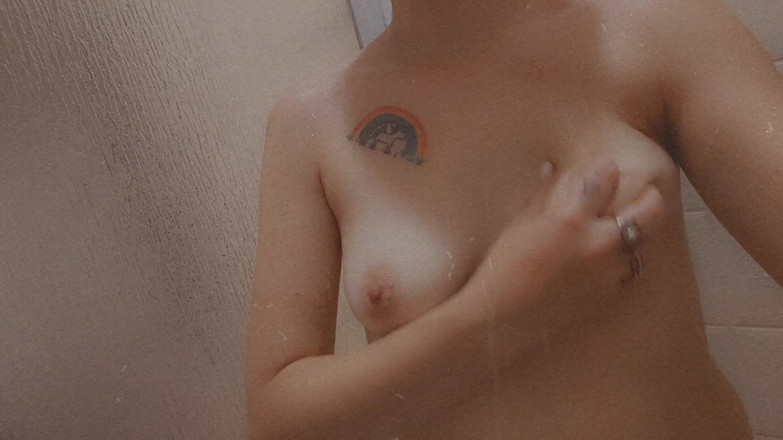 Bratasaurus Rex: Масаж цицьок в душі