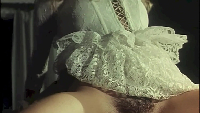 Inthe MILF room: Gdy Cicciolina organizuje przyjęcie, orgia jest gwarantowana