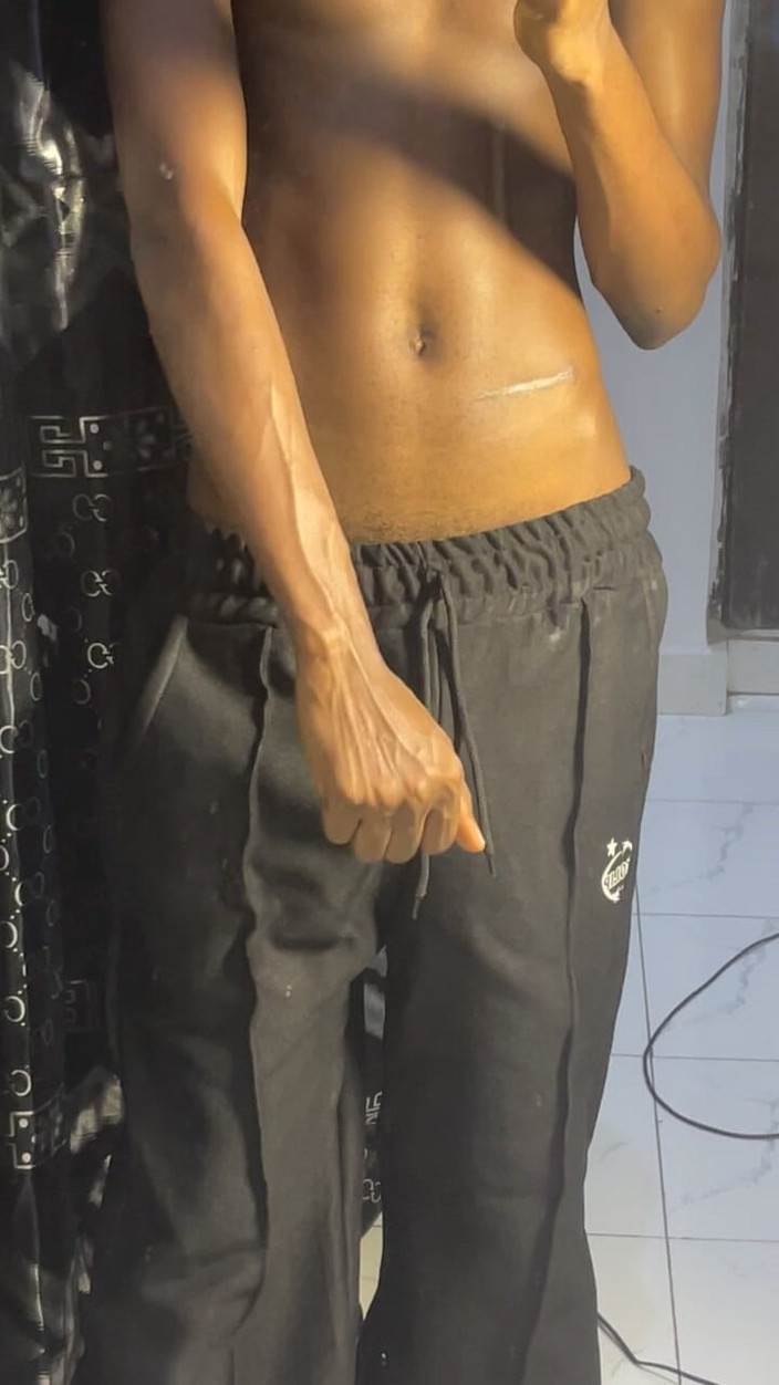 Aded-Toxic: Štíhlá twink s velkým černým pérem 2