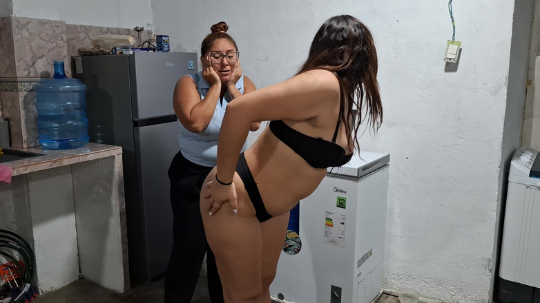 SugarPose: Sapphire trestá Chloe za napařování sexy videa