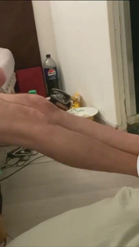 Hotelový pokoj a podvádění odpoledne s nevlastní sestrou mé nadržené macechy