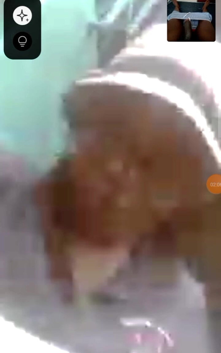 Me and my new slut: 장난감 소년과 섹스하는 영상 통화에서 바람피는 미시 유부녀