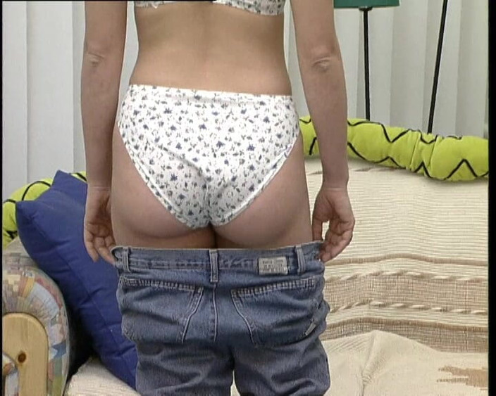 YOUR FIRST PORN: Attraktive Tina Wichst in Roten Socken - Attractive Tina Jerks off...