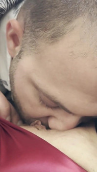 Cipka żony została smakowana przez najlepszą przyjaciółkę męża, bardzo ją lubiła i pieprzyła go