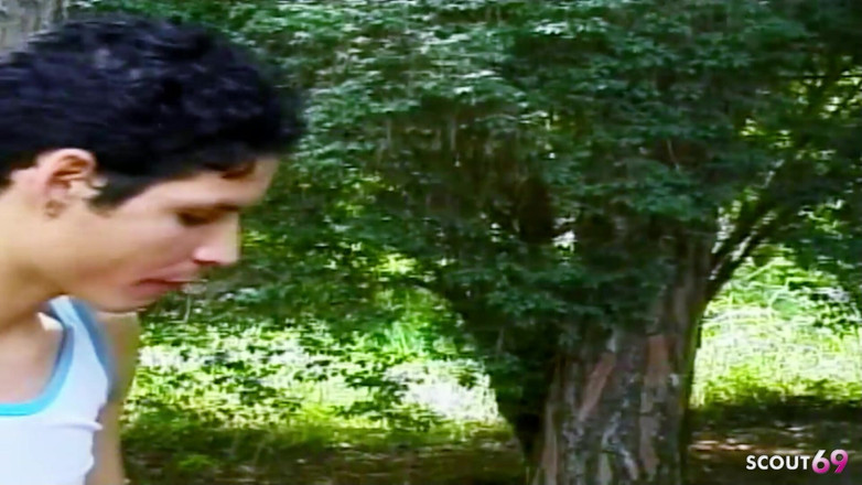 Shemale TS Collection: Kalın yaraklı latin ladyboy açık havada erkekler tarafından götten sikiliyor