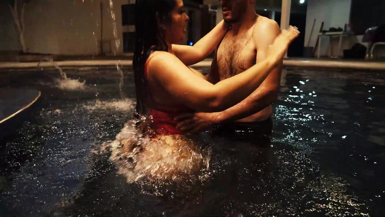 Lalucero: Tôi trả tiền học bơi cho huấn luyện viên bơi...