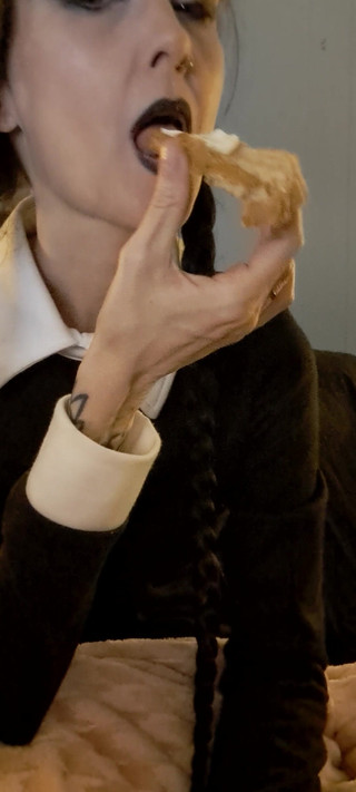 PandoraSG: 그녀의 노예에게 먹이주는 수요일 - 코스프레 페티쉬