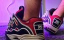 Sneakersmax98: स्नीकर्स ओसिरिस के साथ खेलना और अंदर वीर्य निकालना