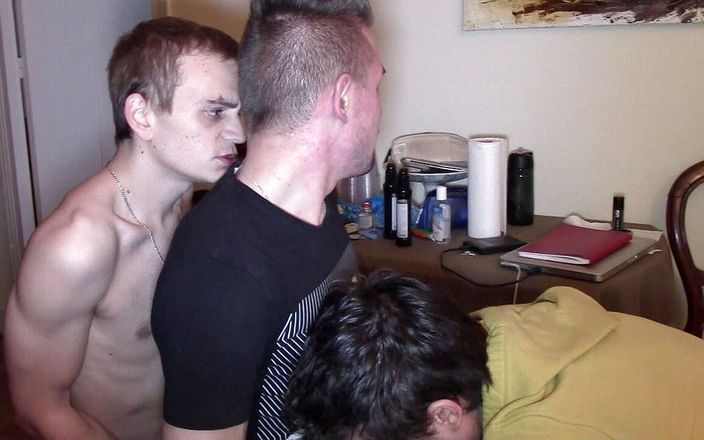 Gaybareback: ストレートと2人の同性愛者のための生ハメポルノ撮影とイケメン
