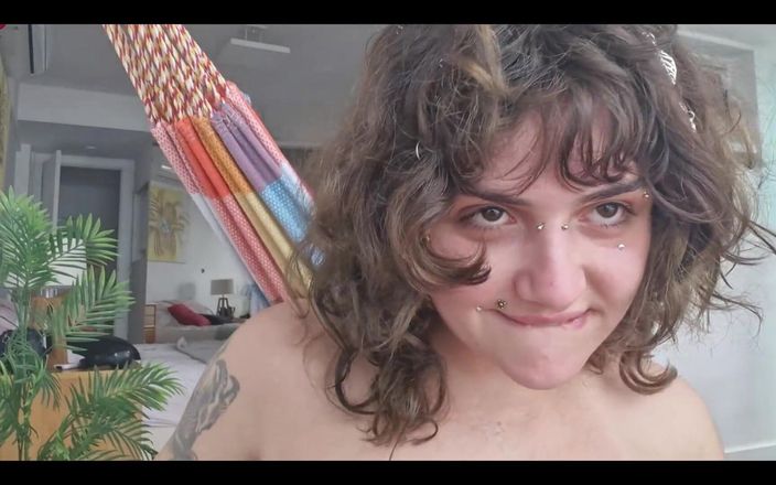 Candy Kush: La ragazza giovane, con il culo grosso, in allattamento si...