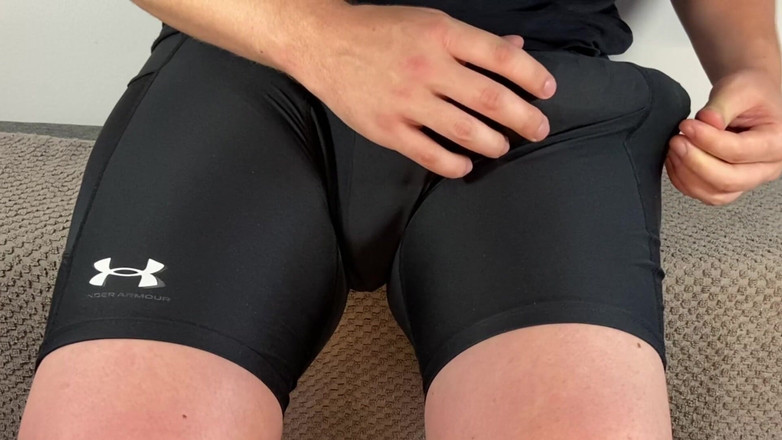 Lucas Nathan King: 巨大的鸡巴射在裤子里