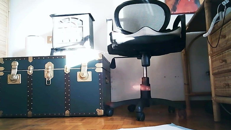 Nicoletta Embassi: Італійська мачуха збуджує вас своїми колготками та сексуальною сукнею