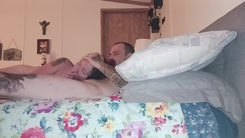 Satin Lady: Cewek sange satin dientot habis-habisan sama kontol besar pria kulit...