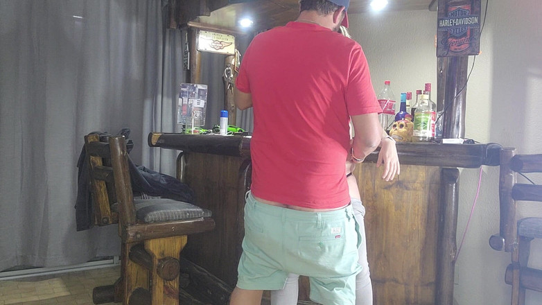 Sparowdox: हॉट सुनहरे बालों वाली एक त्वरित चुदाई के लिए अपनी जींस खो रही है कुत्ते शैली