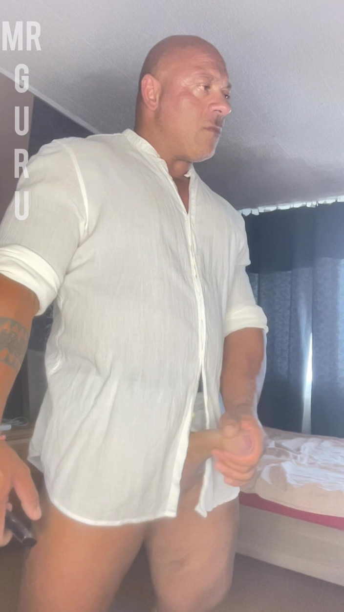 Mr. Guru: 缓慢打手枪。Guru Wank先生