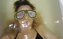 Larisa Cum: Breath hold in a mask! I immerse in the bathroom