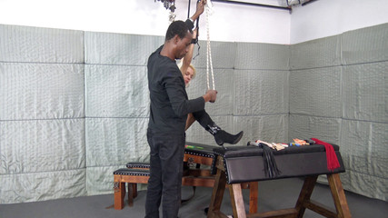 Mega extrem: Nieuwe vriendin introduceren in de bondagekamer