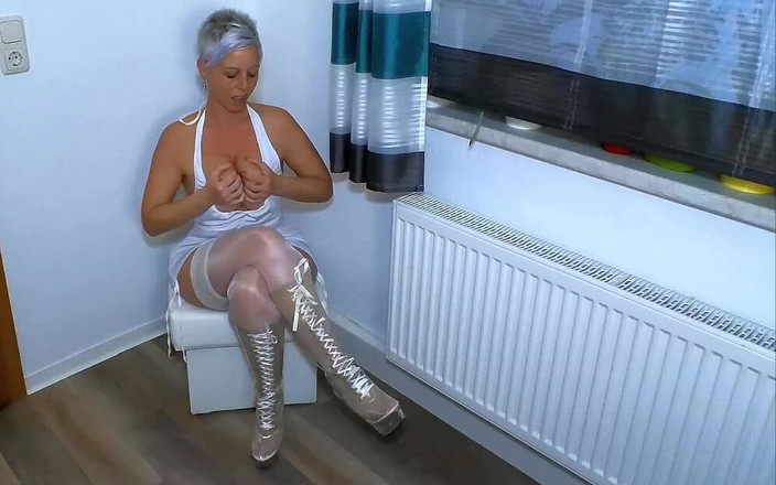 Melissa Deluxe: 내 섹스는 정자로 넘쳐난다. 그는 모든 것을 노는!