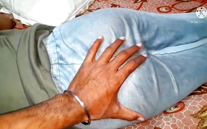 desigirl93: Bakire kız amcık sikişiyor Hintçe desi seks