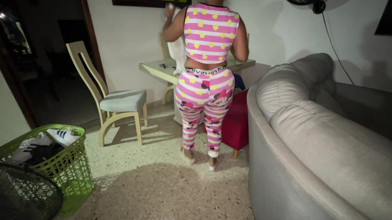 Crisanto999: Kimsenin haberi olmadan üvey sevgilimin penisini emiyor