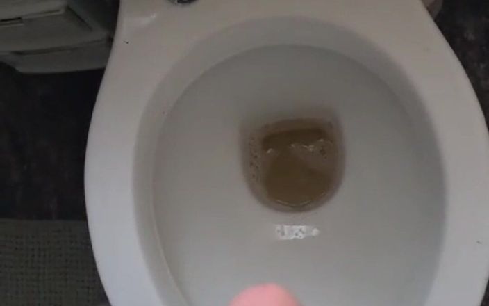 SkinnyWithAHugeDick: Meando en el baño - compilación