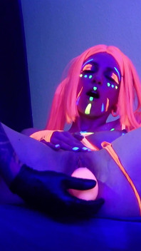 Lights off - Black Light on! I Make My Pussy Glow in the Dark!