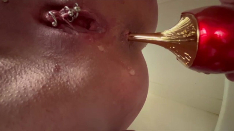 Aqua Pola: 4 kompilasi video kencing dan masukin sepatu hak tinggi ke...