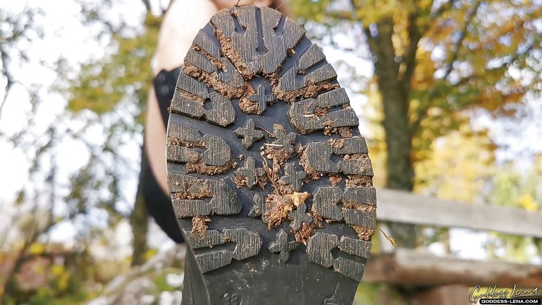 Goddess Lena: 私のブーツの汚れを食べる人