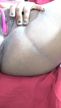 Desi Ladaki Ko Koi Chodane Wala Nahi Tha to Usane Khud Hi Lush Dalakar Chut Ki Garmi Shant Ki