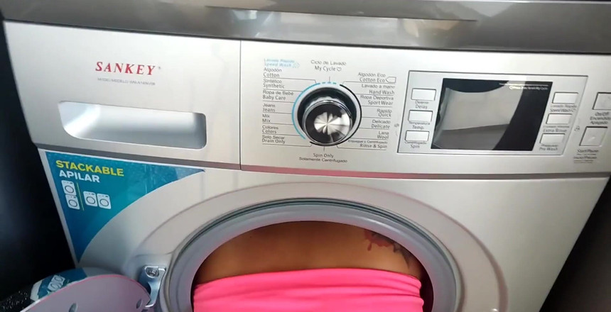 Leyne Rodriguez: Я застрял в стиральной машине, и я попросил моего пасынока о помощи, и он воспользовался ситуацией