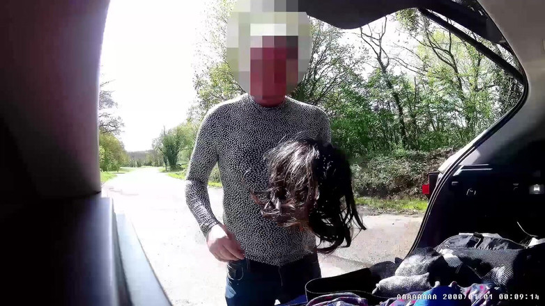 CrossDress Natalie: Cambia in abito da donna parcheggiata a Layby vicino ad...