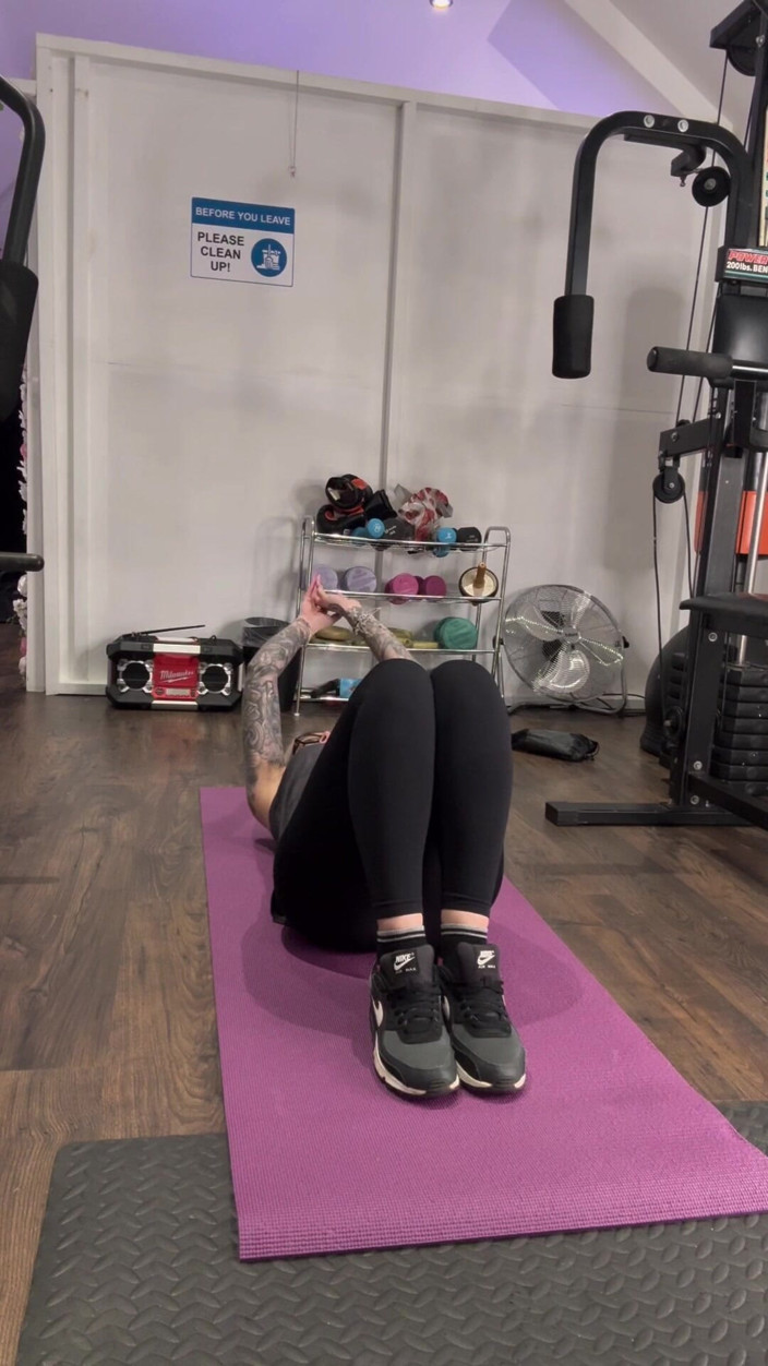 JessieRaexx: Pantaloni de yoga rupți