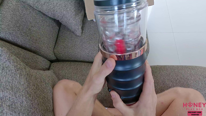 MrPussyLicking: Spuszcza się 3 razy wewnątrz przyrodnia siostra mokra squirting cipki! Hoeny...