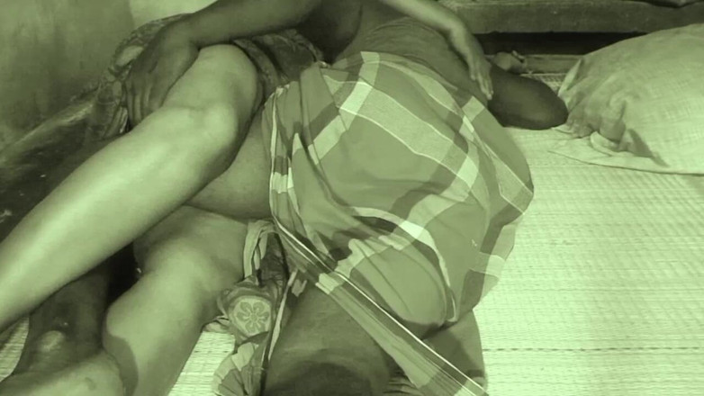 Priyanka314: 村でのインド人カップルのホットロマンス