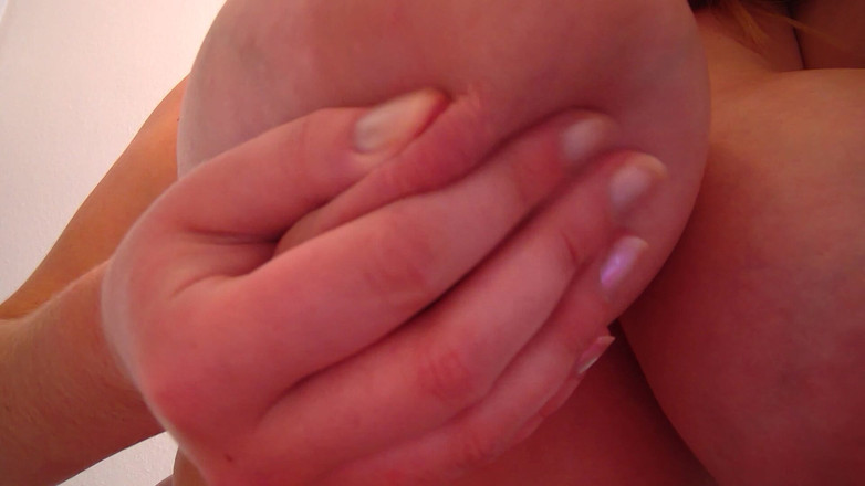 Annabelle Rogers: Succhia i grandi capezzoli gustosi della mamma