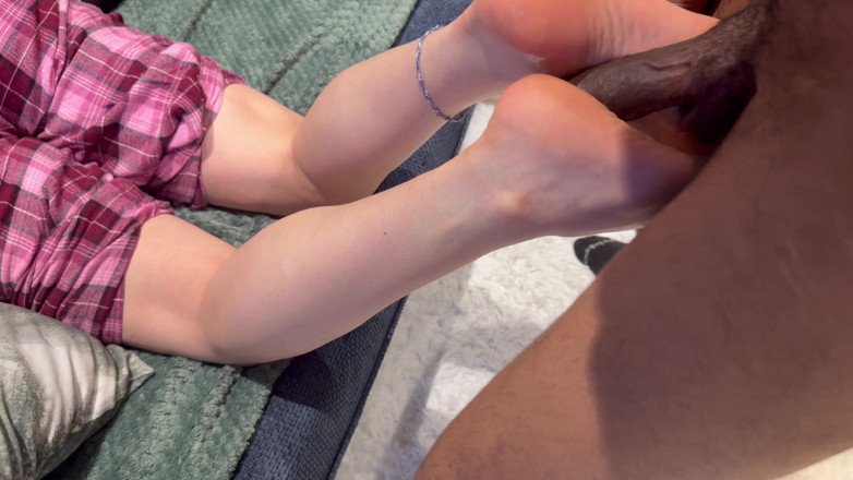 ScarletXoXo: Footjob voetmassage voet bengelen grote cumshot