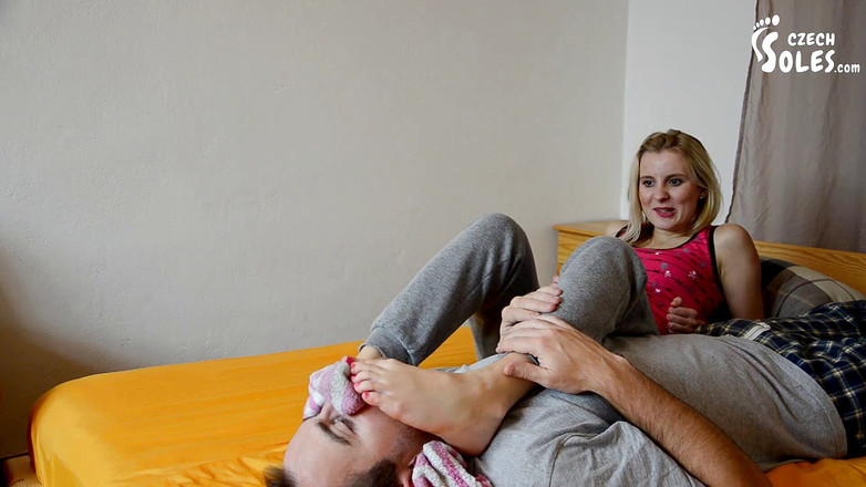 Czech Soles - foot fetish content: Dobré ráno, moje páchnoucí nohy