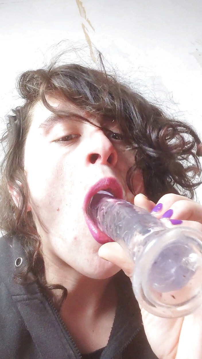 Sara B: Yapay penisle oral seks Sara Nota