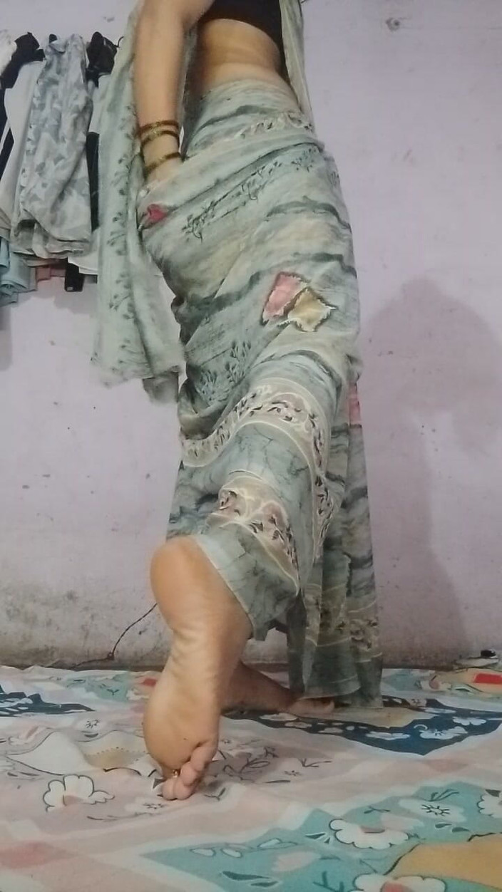 Kaambali: Hintli kız parmaklıyor