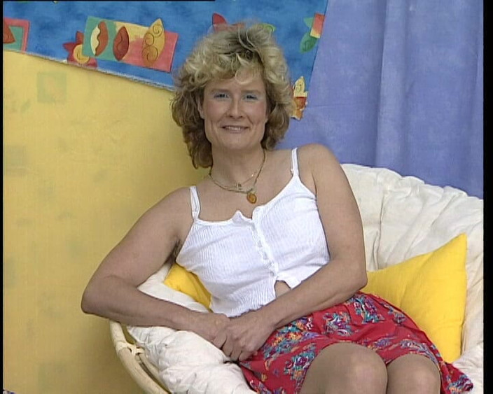 YOUR FIRST PORN: Bonjour.. Ich Bin Ramona et Du ? -Bonjour.. Je suis Ramona et...