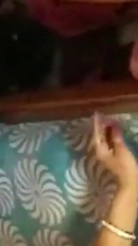 První anál Nadržené Desi Savita Bhabhi - Indická Dospívající Nevlastní Sestra