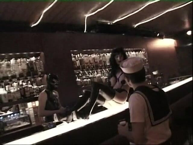 Xtime Network: Sexo a três e um a um fodendo no bar...