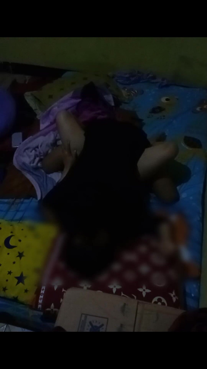 Famly sex: 彼女の処女の膣を楽しんでいましたが、私は続けました