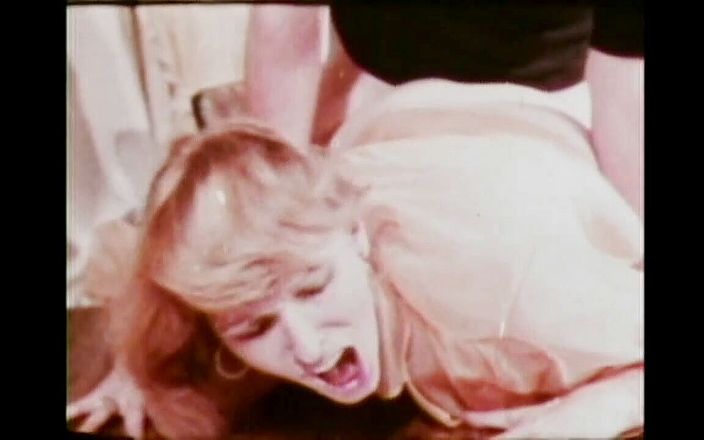 Vintage Usa: Klasický šílený sex pro blonďatou amatérskou děvku
