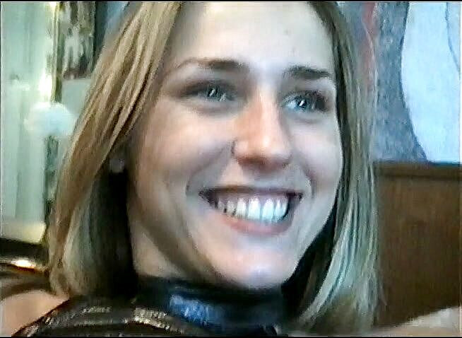 Flash Model Amateurs: Haar leren jurk uittrekken