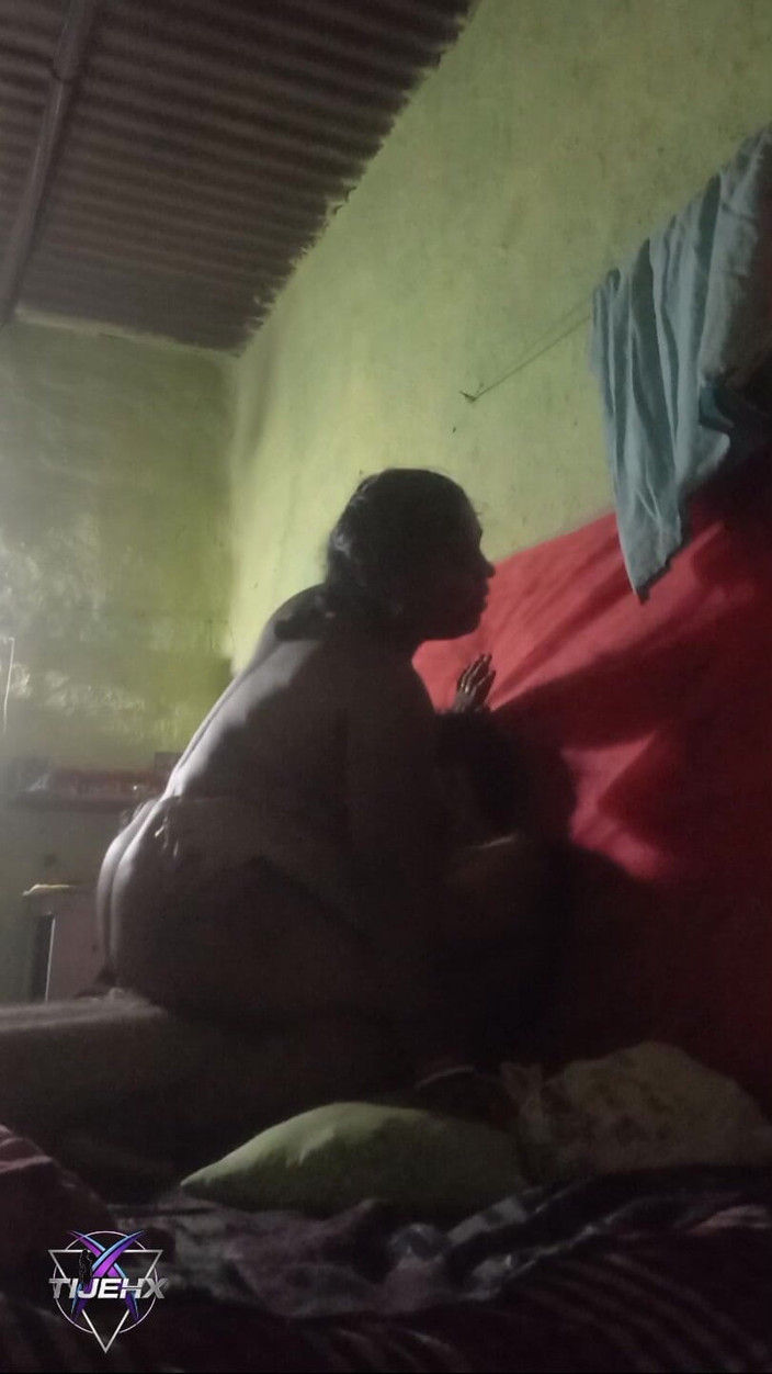 TijehX: Otillfredsställd desi by bhabhi knullad med sin devar