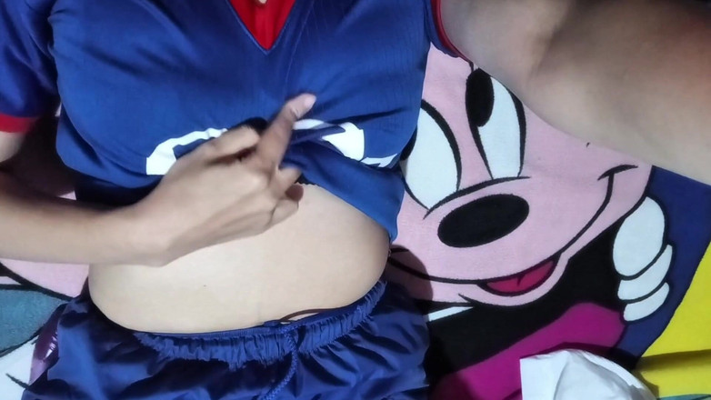 Yuli and tony: 私は義理の妹と部屋を共有することに同意し、一晩中セックスします。