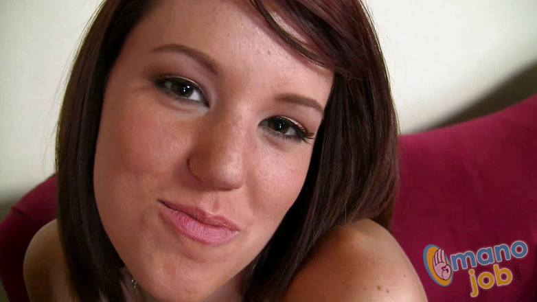 Mano Job: Lizzie Tucker, bombasse rousse amateur à peine légale, tire !