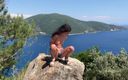 Katty West: J’ai fait pipi dans le contexte de belles montagnes et...